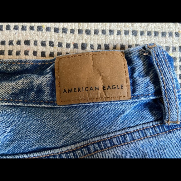 American Eagle ripped Mom Jeans - Picture 3 of 3